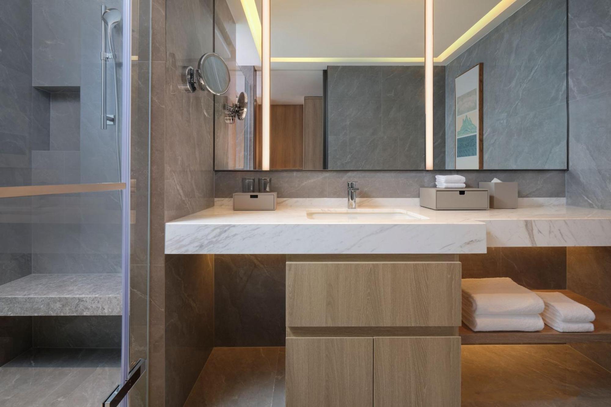 Courtyard By Marriott Shanghai Xujiahui Exterior foto